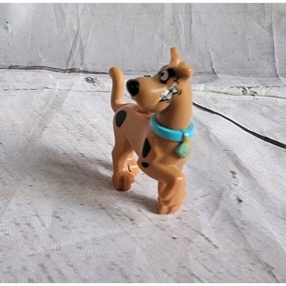 Scooby Doo Minifigure "Walking" Chattering Teeth Pattern PB01 Lego - Picture 2 of 3